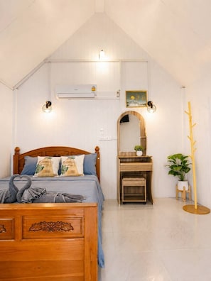 Habitación clásica, patio, vista a la colina | Wifi gratis y ropa de cama
