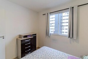 1 bedroom, iron/ironing board, internet, bed sheets - Studio in downtown São Paulo. Metro República. Easy access to Brás and 25 de Março. (São Paulo)