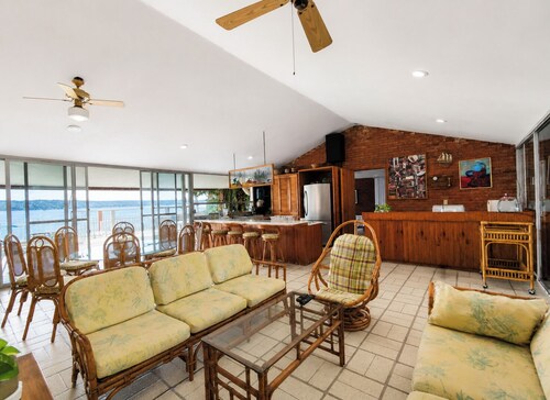 Chalet on lake Tequesquitengo