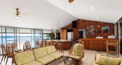 Chalet on lake Tequesquitengo