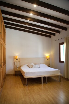 Room - 8-person vacation rental in Muro with a pool (Muro)