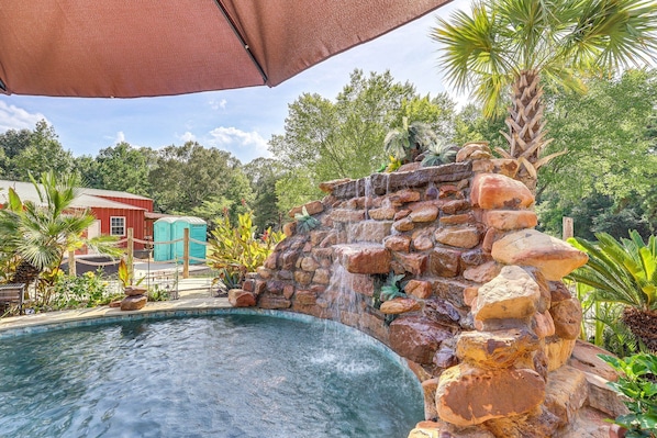 Outdoor pool, a heated pool