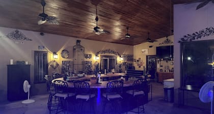 Home in center texas peaceful resort style pool bar