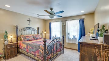 2 bedrooms, desk, iron/ironing board, WiFi (free)