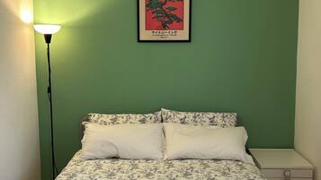 Iron/ironing board, WiFi, bed sheets