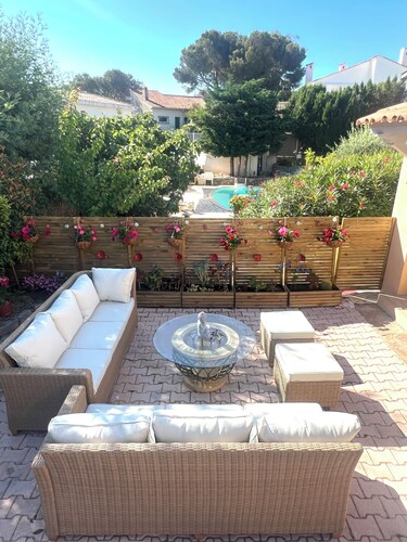 Guesthouse with a pool, 200 meters from the beach, air-conditioned