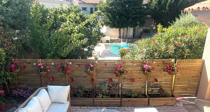 Guesthouse with a pool, 200 meters from the beach, air-conditioned
