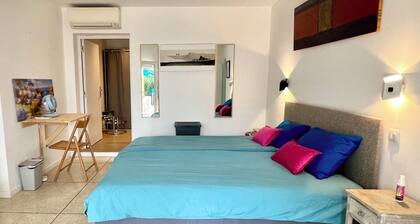 Guesthouse with a pool, 200 meters from the beach, air-conditioned
