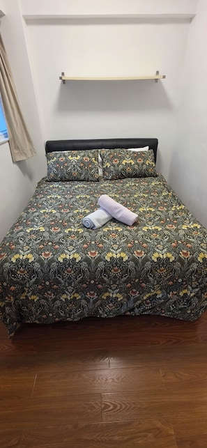 1 slaapkamer, een strijkplank/strijkijzer, gratis wifi, beddengoed