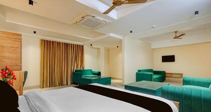 Deluxe Palette Hotel and Resort