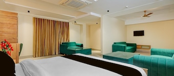 Deluxe Palette Hotel and Resort