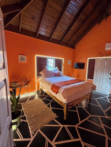  4- bedroom/ 12 bed-Oracabessa Seaside Jamaican Manor  Private Beachfront Access