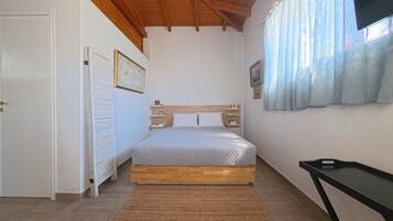 Iron/ironing board, Internet, bed sheets