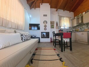 Living area - Hibiscus Country House by ΜΡS (Rafina)