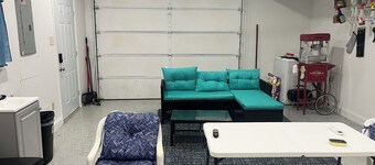 Cozy 1-bedroom barn in amazing Hampton with cool AC