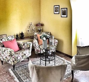 Classic Apartment, Non Smoking, Balcony | Living area - NOI DUE Guesthouse (Fubine)