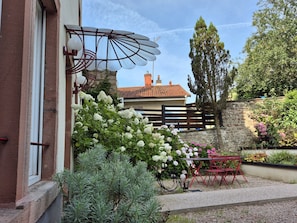 Outdoor dining - Vrbo Property (Senones)
