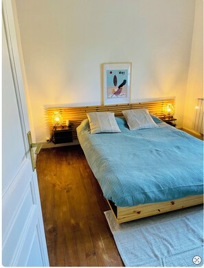 Room - Beautiful beach beach house in Mimizan, just minutes from the ocean. (Mimizan)