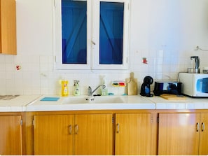 Private kitchen - Beautiful beach beach house in Mimizan, just minutes from the ocean. (Mimizan)