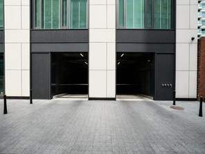 A building entrance with a tiled floor and two doors. - City Apartment With Balcony (Warsaw)