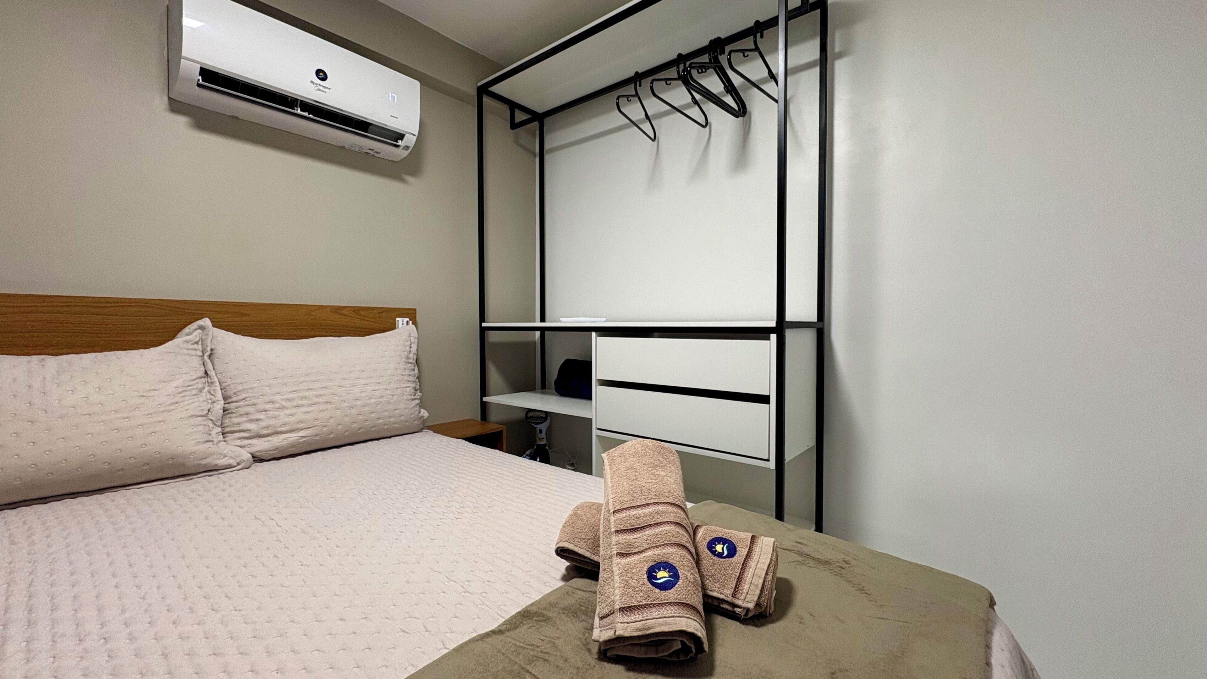 WiFi, bed sheets
