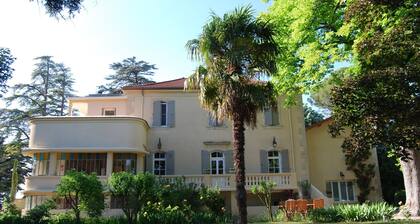 Estate With Shared Pool & Boules Court