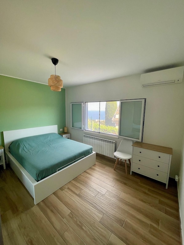 Iron/ironing board, WiFi, bed sheets - New house, sleeps up to 6, with outdoor space, a private garden, and parking (Sanremo)