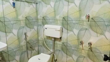 Deluxe tweepersoonskamer | Badkamer | Handdoeken, zeep, shampoo