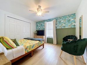 3 bedrooms, iron/ironing board, WiFi, bed sheets