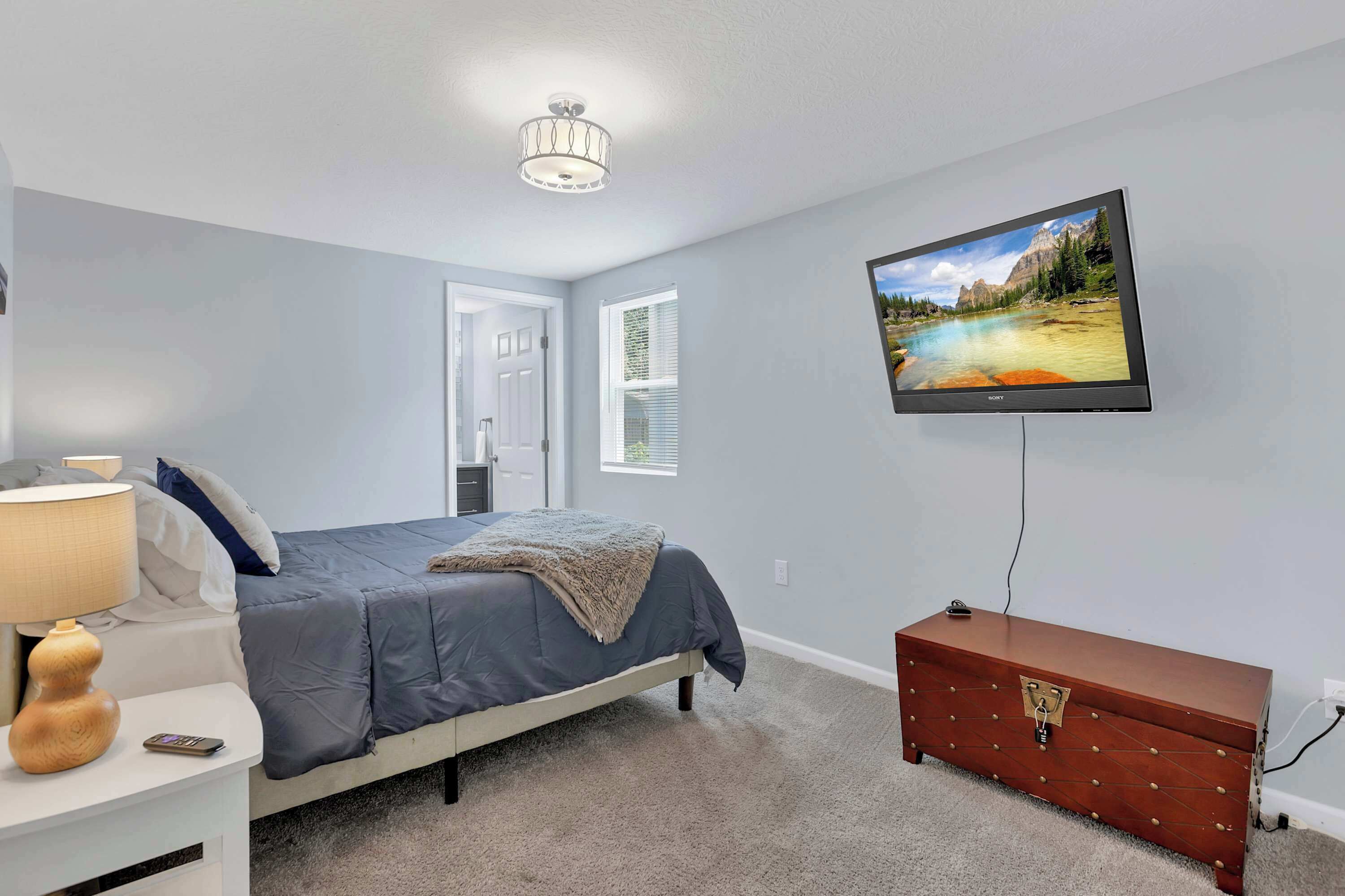 Iron/ironing board, WiFi, bed sheets