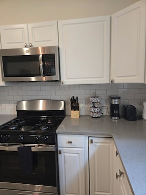 Private kitchen - LUX 4-bedroom duplex w Parking near New York City (Jersey City)