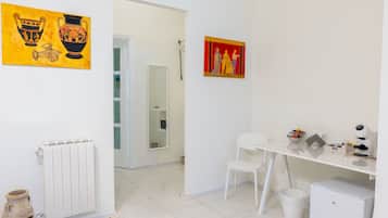 Suite Pompeii | Living area | Smart TV