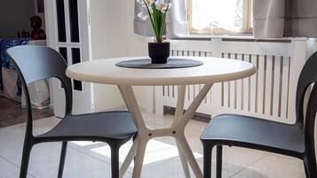 Suite, balkon, uitzicht op de stad | Dineren