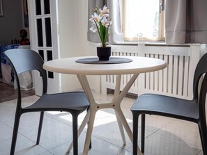 Suite, balkon, uitzicht op de stad | Dineren
