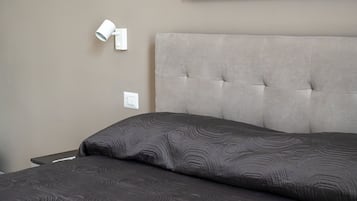 Suite Vesuvius | Premium bedding, down duvets, memory-foam beds, minibar