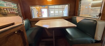Charming Boatbarn Glamping Modern Amenities