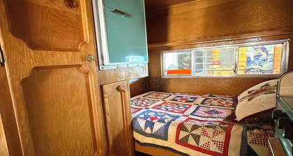 Charming Boatbarn Glamping Modern Amenities