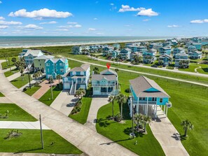 Exterior - Uninterrupted Gulf Views + Steps to Beach (Galveston)