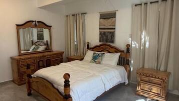 Habitación doble Deluxe, 1 cama matrimonial, baño privado, vista a la playa | Wifi gratis