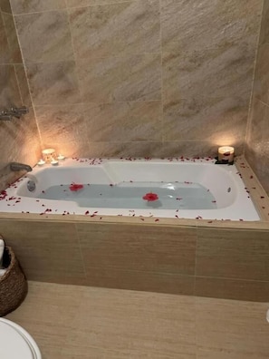 Dobbeltrom – deluxe, 1 dobbeltseng, privat bad, strandutsikt | Bad
