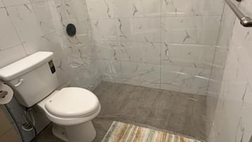 Habitación doble Deluxe, 1 cama matrimonial, baño privado, vista a la playa | Baño