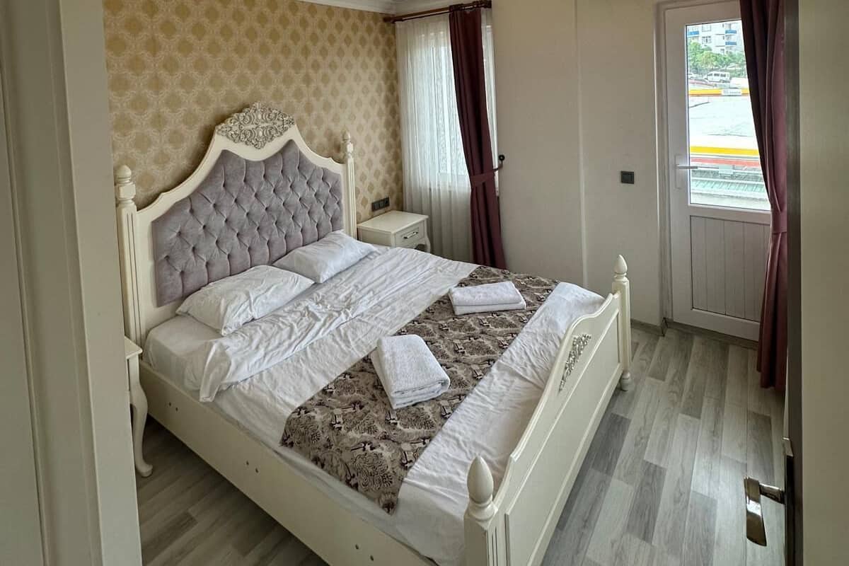 Suite Confort, balcón, vista al mar | Ropa de cama hipoalergénica, camas con pillow-top y camas extra