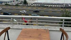Phòng 3 tiện nghi đơn giản, ban công, quang cảnh biển | Quang cảnh từ phòng