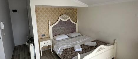 Comfort Room, Balcony, Sea View | Hypo-allergenic bedding available, pillowtop beds