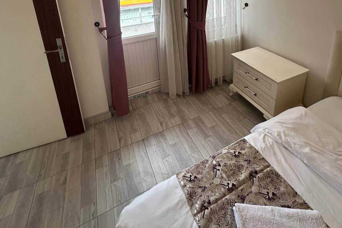 Suite Confort, 1 habitación, balcón | Ropa de cama hipoalergénica, camas con pillow-top y camas extra