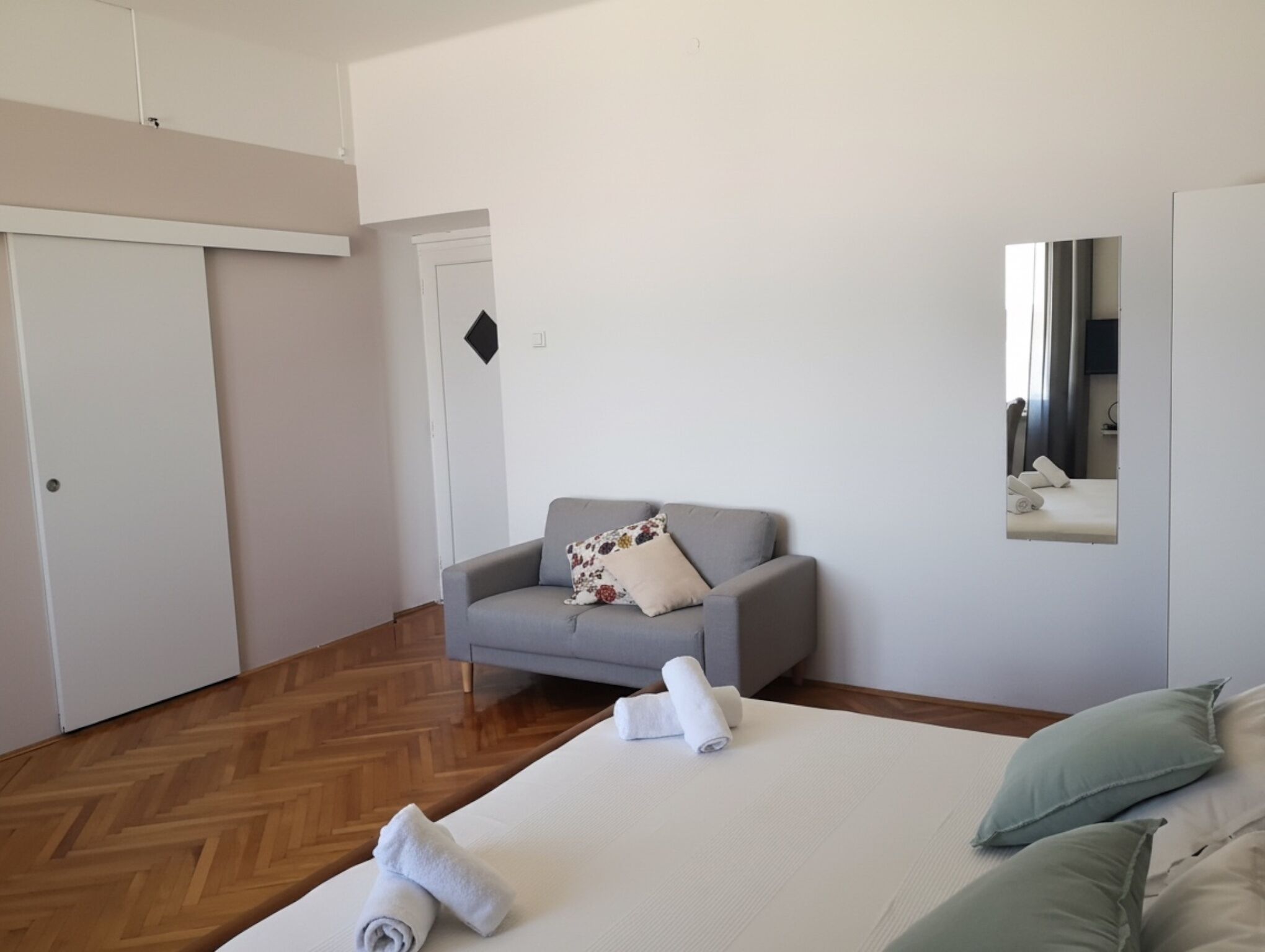 Iron/ironing board, WiFi, bed sheets