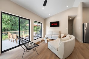 Fernseher, Kamin, Arbeitsbereiche
