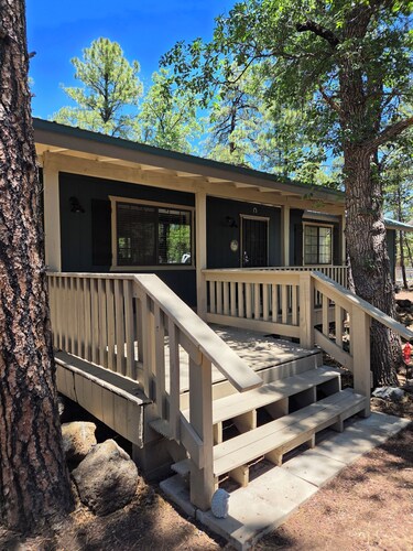 Husky Bear Retreat - Beautiful house in the tall pines of Pinetop Lakeside