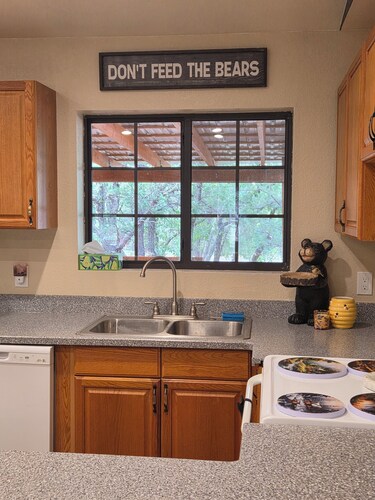 Husky Bear Retreat - Beautiful house in the tall pines of Pinetop Lakeside