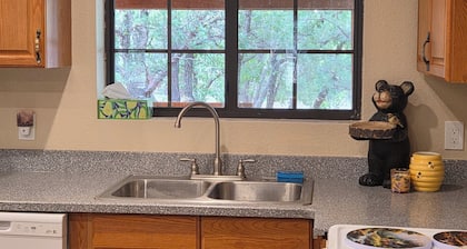Husky Bear Retreat - Beautiful house in the tall pines of Pinetop Lakeside